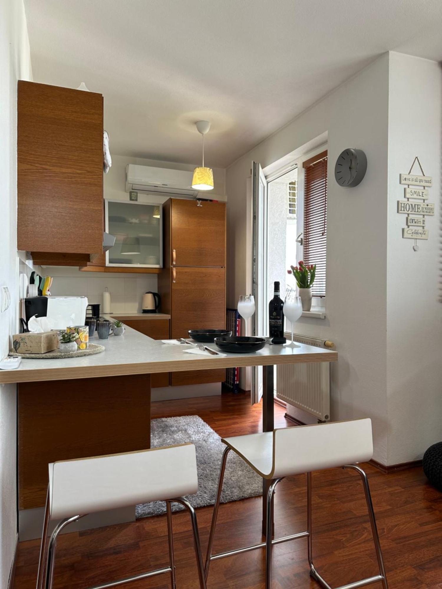 Cozy Apartment With Nice Balcony Seating, 9Th Floor, Parking Pozsony Kültér fotó